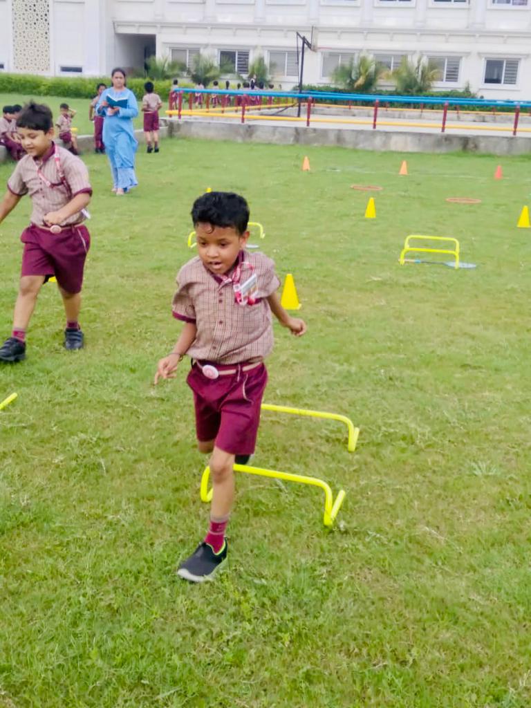 Obstacle course relay race Florence International School
